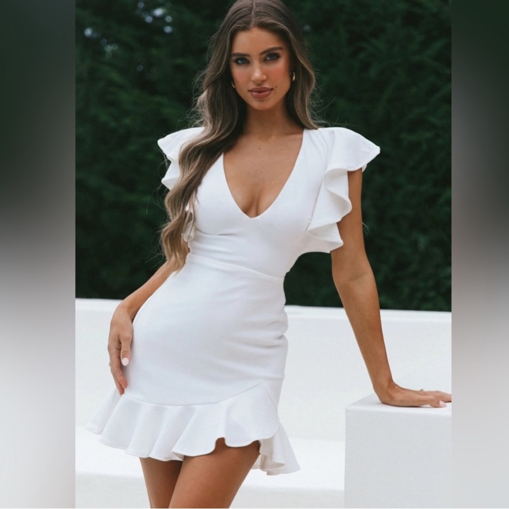 Cupid's Bow V-Neckline Ruffle Shoulder Bodycon Dress